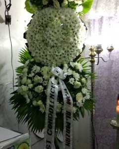 !Funeral Wreath of Round white